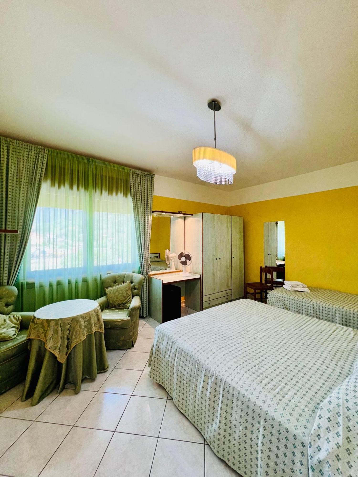 Hotel Paradiso Celano Bagian luar foto