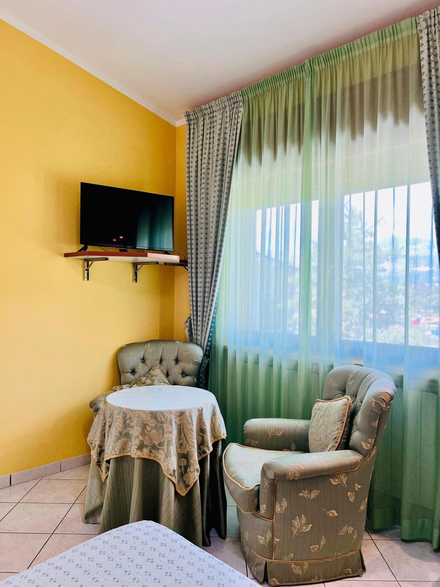 Hotel Paradiso Celano Bagian luar foto