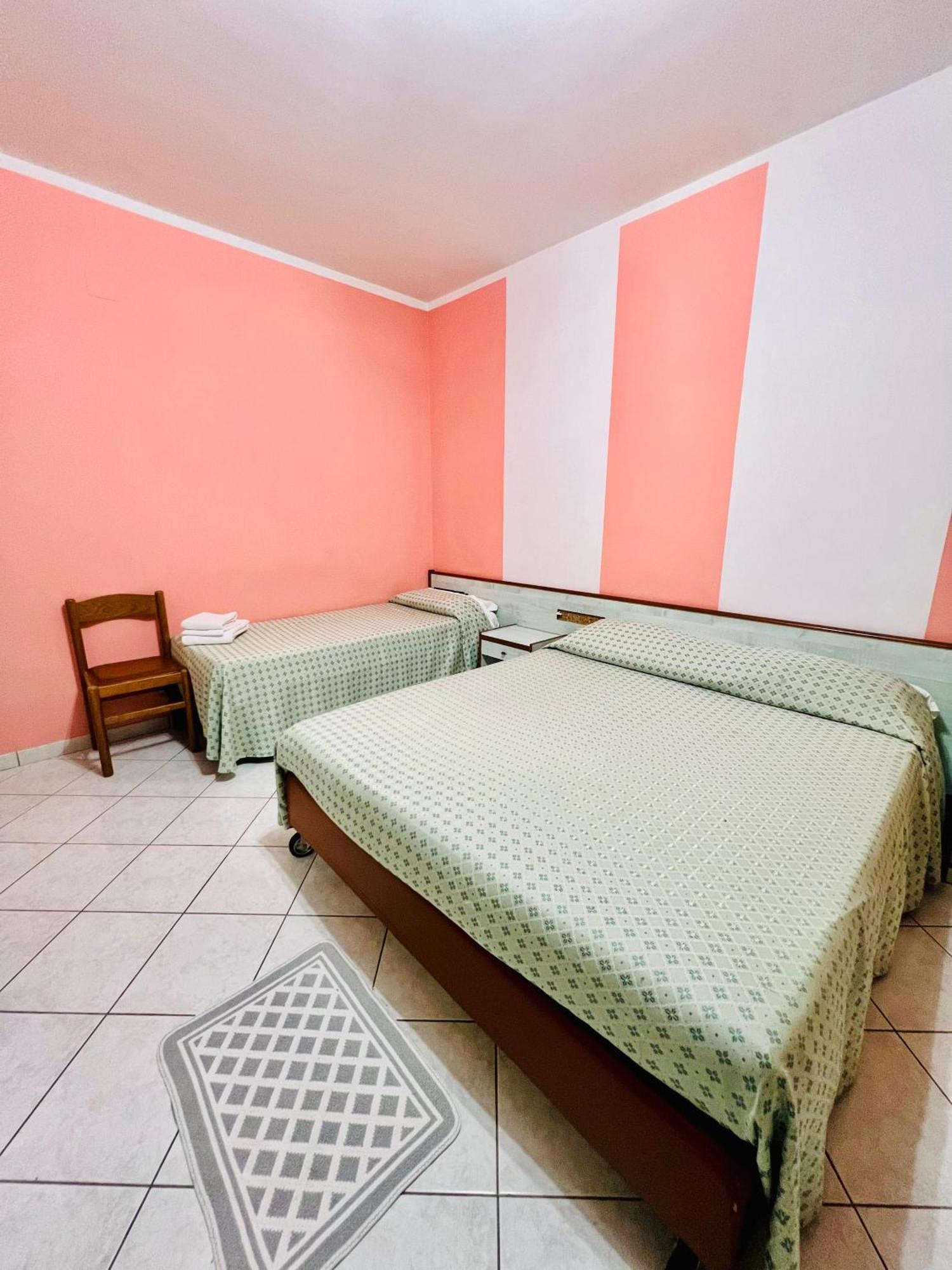 Hotel Paradiso Celano Bagian luar foto
