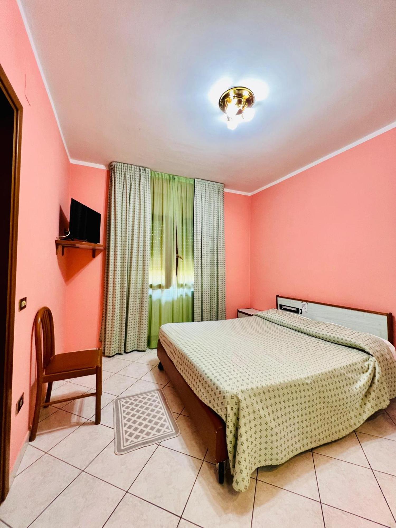 Hotel Paradiso Celano Bagian luar foto