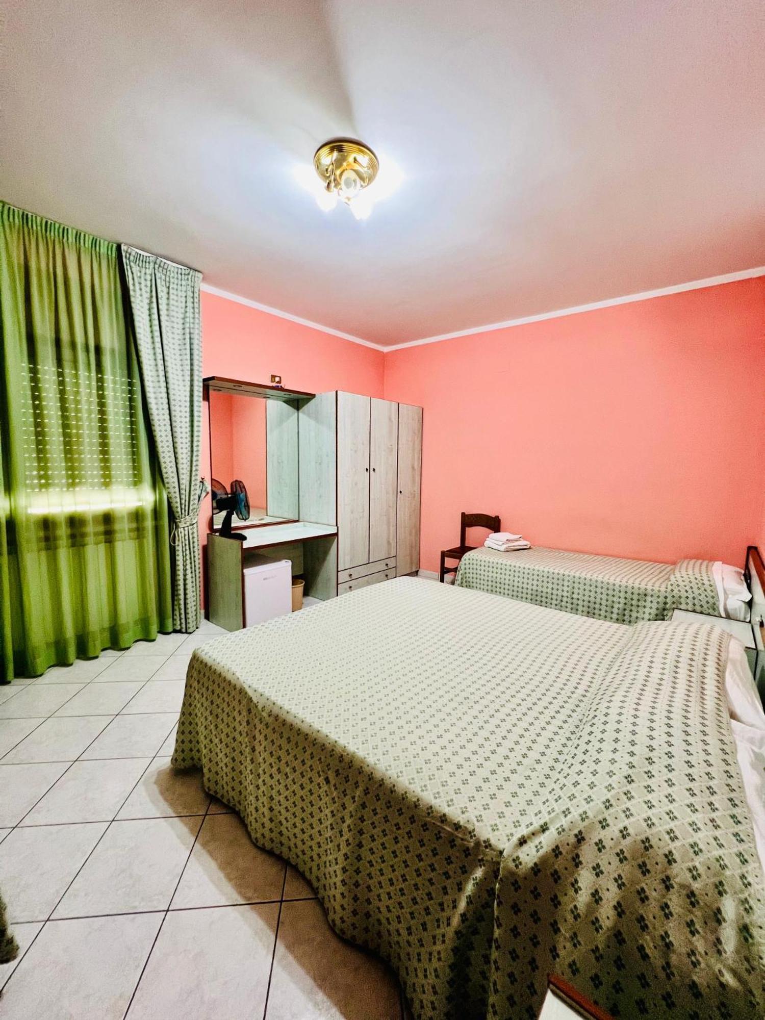 Hotel Paradiso Celano Bagian luar foto